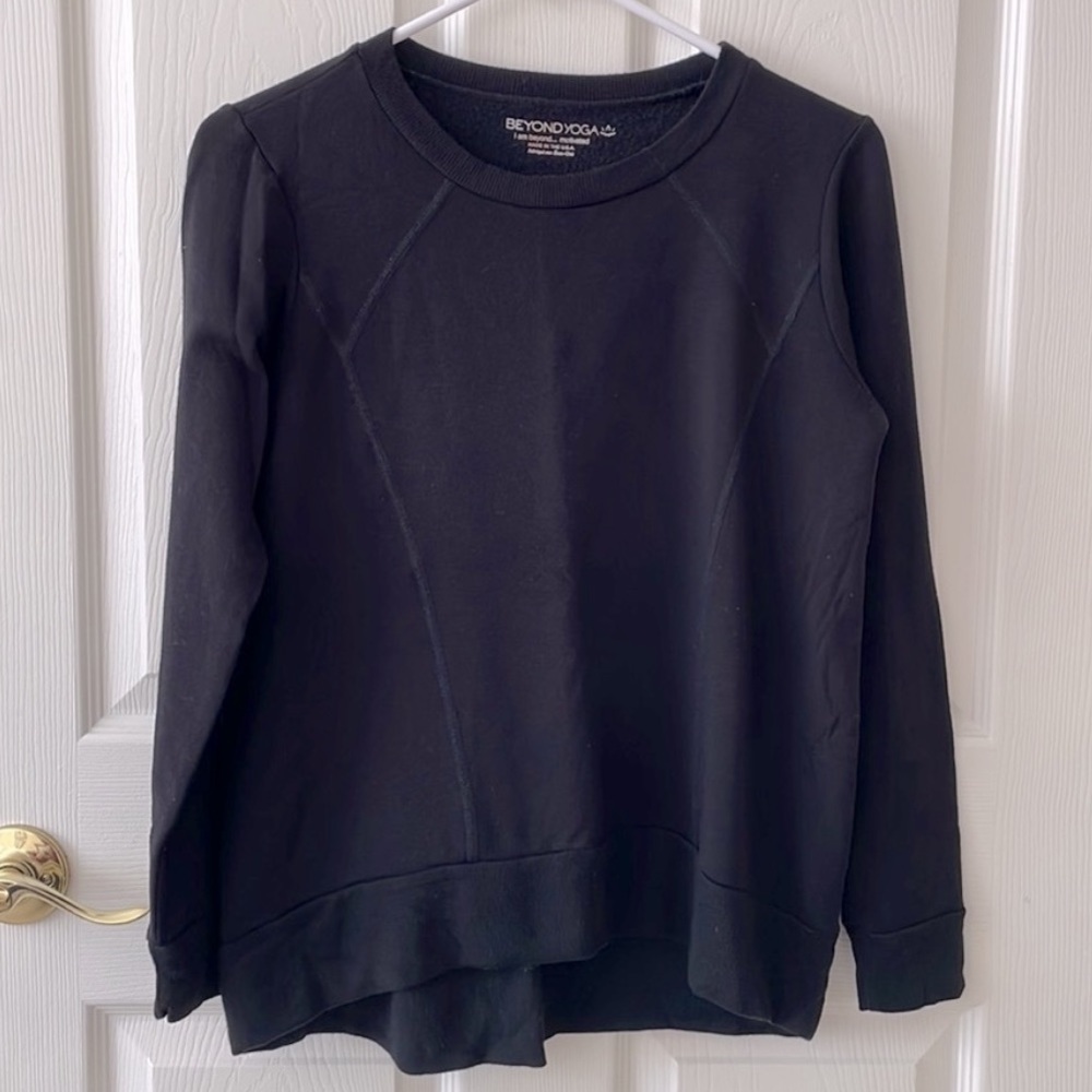 Beyond Yoga pullover